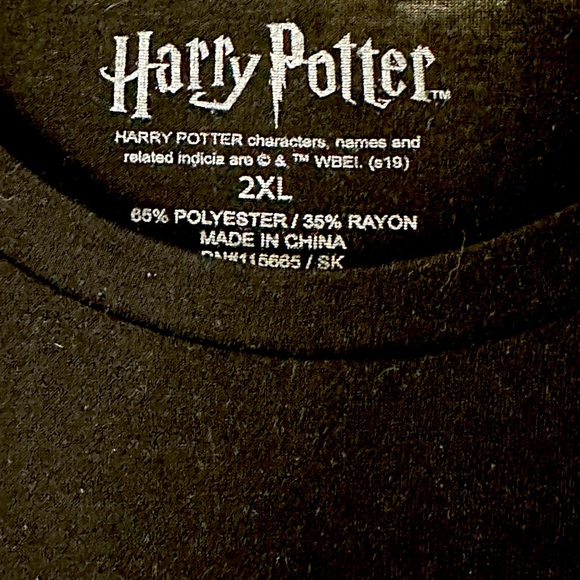 EUC Warner Bros Black and Gold Harry‎ Potter Tee Size 2XL - Picture 2 of 3